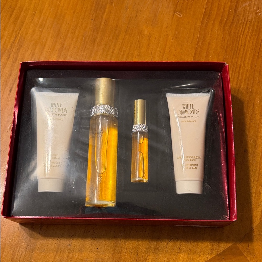 Elizabeth Taylor White Diamonds Women’s Fragrance Gift Set - Gold & White